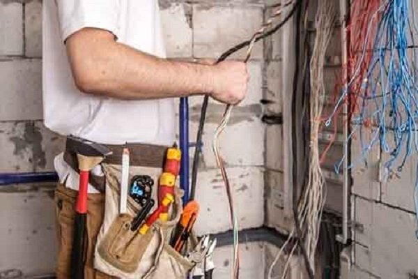 کابلهای خطرناک برق در بازار تبریز/ خطر در کمین است