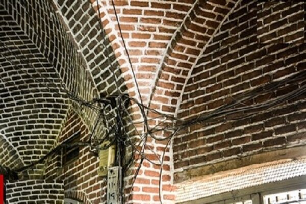 کابلهای خطرناک برق در بازار تبریز/ خطر در کمین است