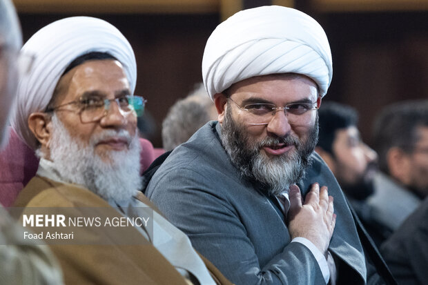 مراسم تکریم رزمندگان حزبالله لبنان و رونمایی از کتاب عایده مراسم تکریم رزمندگان حزبالله لبنان و رونمایی از کتاب عایده