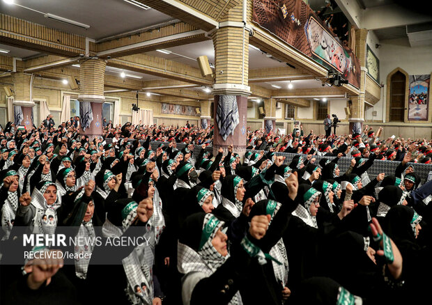 لقاء حشد كبير من التعبويين من كافة أنحاء البلاد مع قائد الثورة الإسلامية 