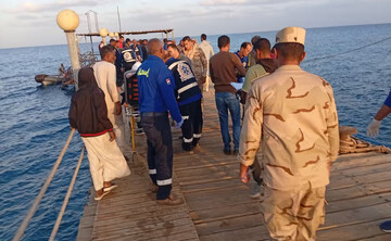 16 missing after Red Sea tourist boat sinks