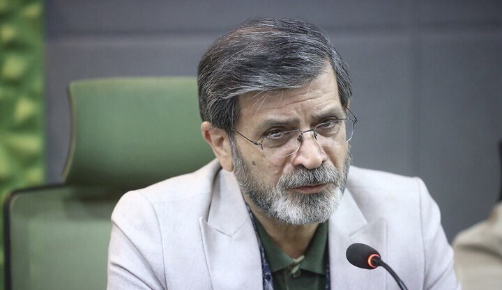 عرفانپور: نگاه محفلی و سرگرمکننده به شعر آسیبزا است