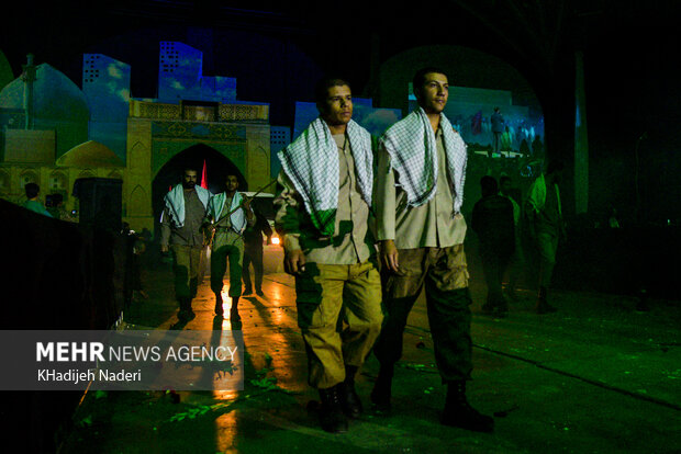 شبی آکنده از نور و یاد در دومین شب کنگره ۲۴ هزار شهید اصفهان