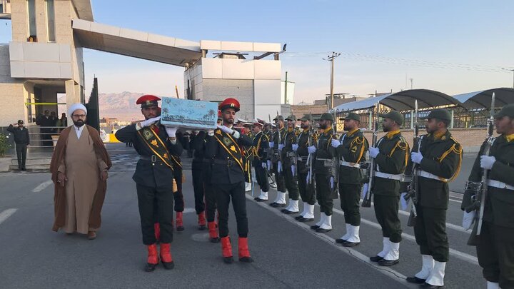 تشییع باشکوه پیکر مطهر لاله زهرایی در ستاد انتظامی خراسانجنوبی تشییع باشکوه پیکر مطهر لاله زهرایی در ستاد انتظامی خراسانجنوبی