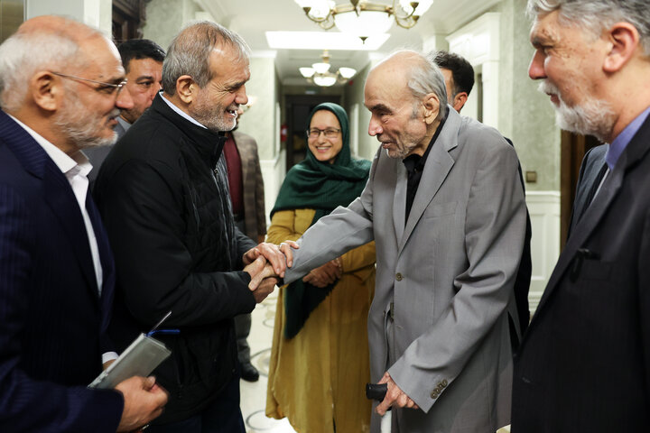 پزشکیان: برای ارتقای کیفی نظام آموزشی برنامههایی داریم