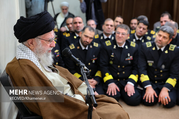 ڕێبەری ئێران: بەرزکردنەوەی هێزی شەڕکردن گرنگترین ئەرکی هێزە چەکدارەکانە