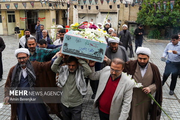 استقبال از پیکر ۶ شهید گمنام دفاع مقدس در کرمانشاه