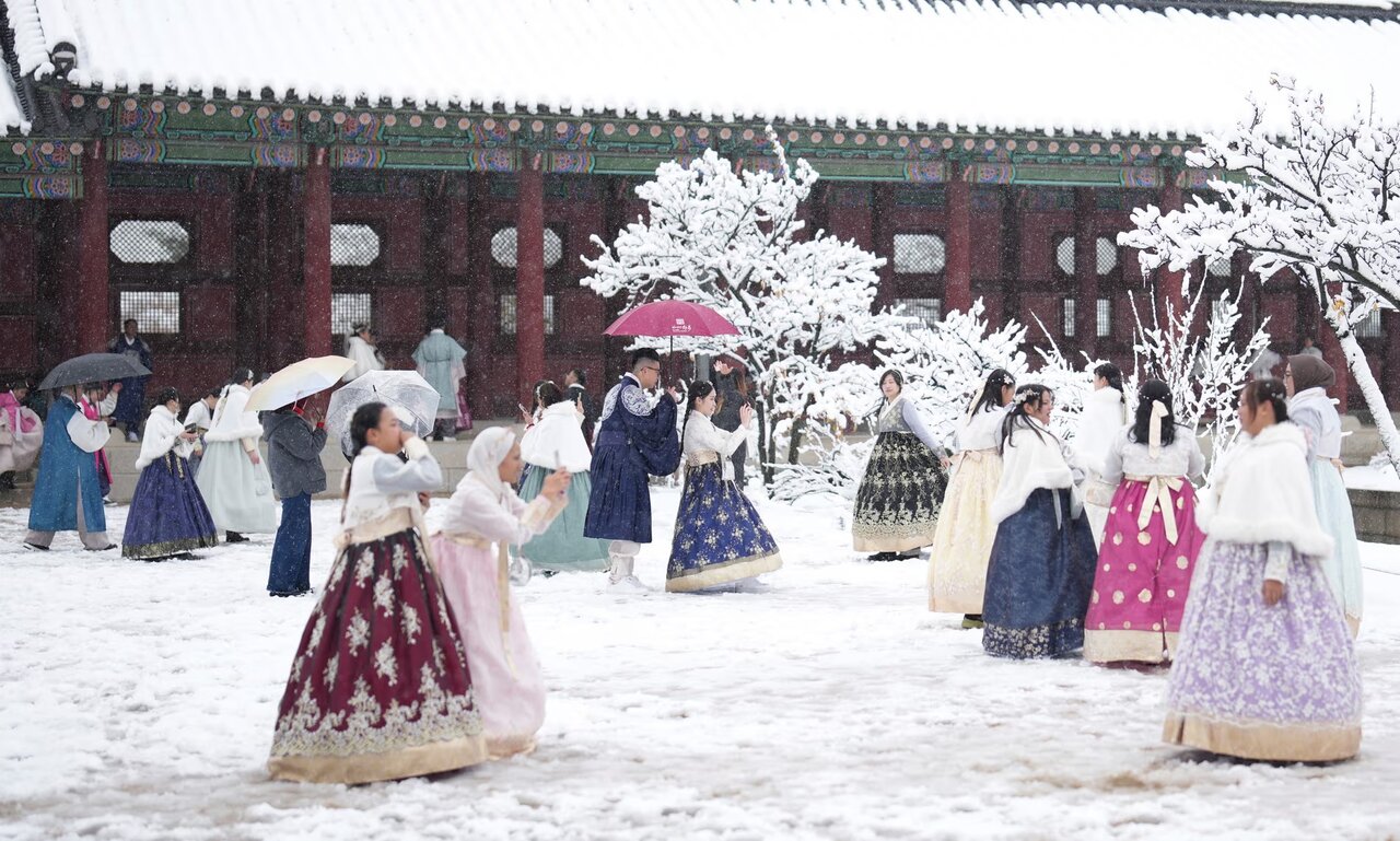 برف بیسابقه سئول را سفیدپوش و چند خانواده را سیاهپوش کرد+ عکس