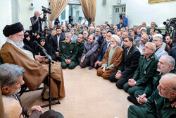 Leader's meeting with Isfahan martyrs Congress members