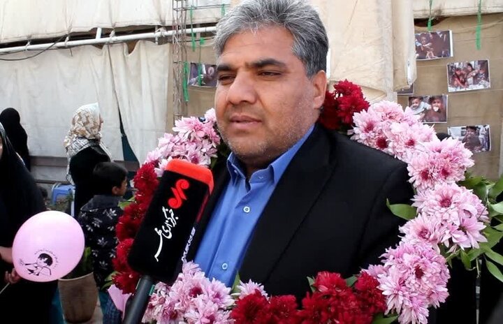 گوشوارههای کاپشن صورتی حراج میشود