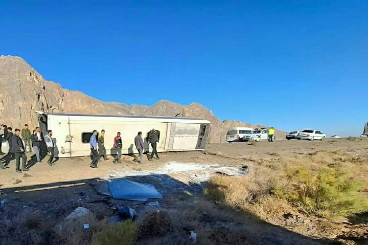 تانکر حامل اسید در سه راه دارلک مهاباد واژگون شد تانکر حامل اسید در سه راه دارلک مهاباد واژگون شد