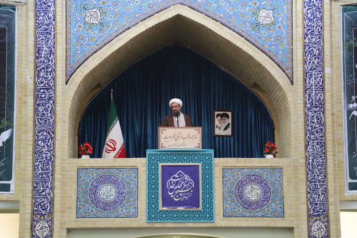 دولت حل مشکلات و دغدغههای اقتصادی مردم را در رأس برنامهها خود قرار دهد