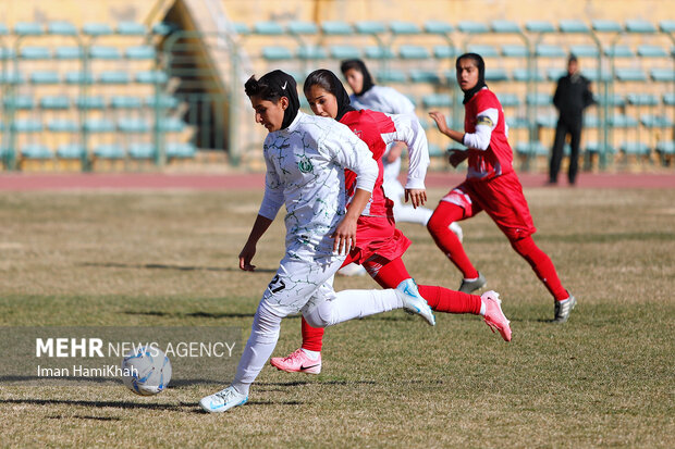 لیگ دسته یک‌ فوتبال بانوان؛ پاس همدان - پرسپولیس