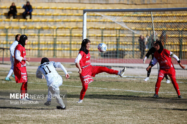 لیگ دسته یک‌ فوتبال بانوان؛ پاس همدان - پرسپولیس