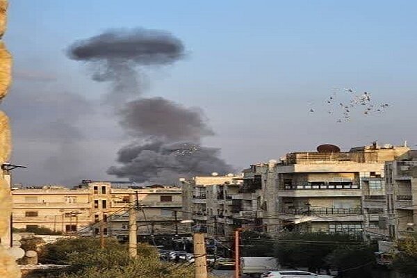 حملات هوایی سوریه و روسیه به مواضع تروریستها در ادلب+ فیلم