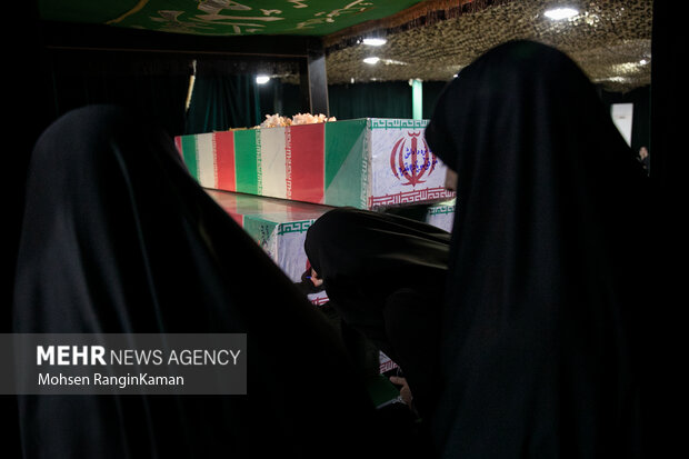 وداع با پیکر مطهر سردار شهید کیومرث پورهاشمی در معراج شهدا وداع با پیکر مطهر سردار شهید کیومرث پورهاشمی در معراج شهدا