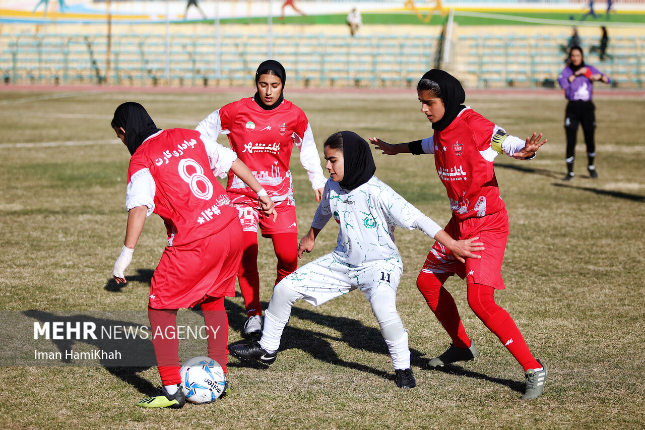 لیگ دسته یک‌ فوتبال بانوان؛ پاس همدان – پرسپولیس