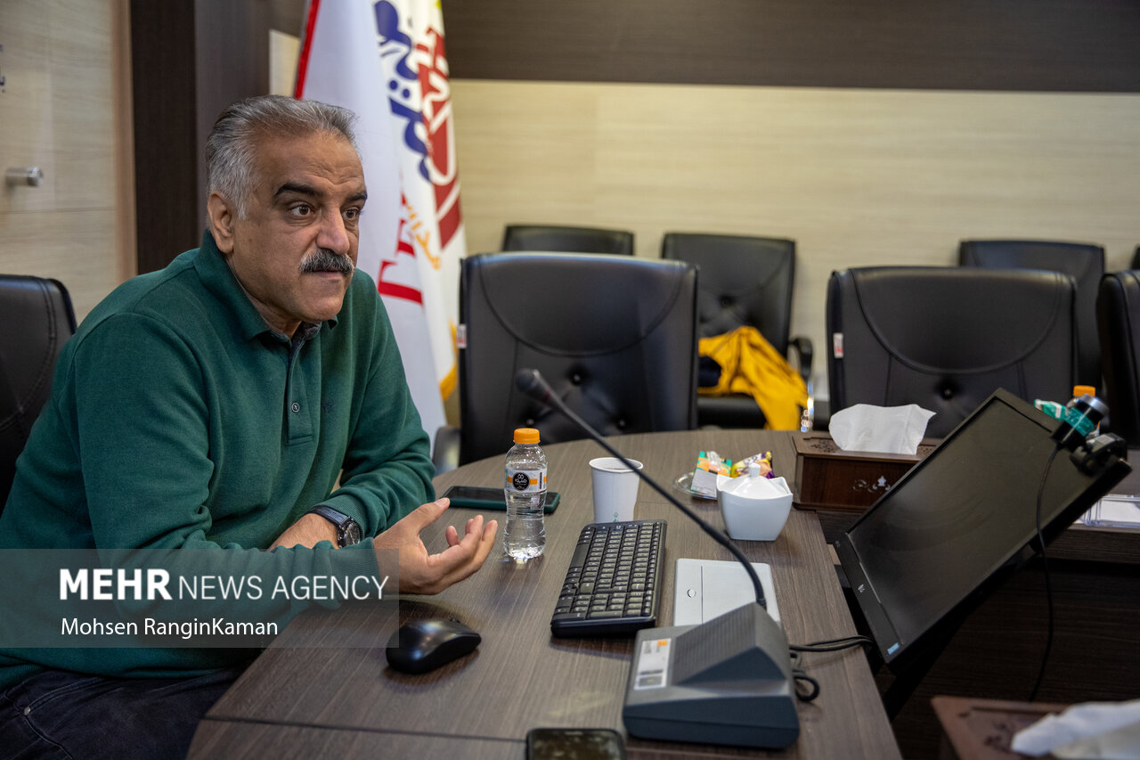 مقایسه تئاتر با ساختمانسازی؛ برخی برای عکسگرفتن به جشنوارهها میآیند!