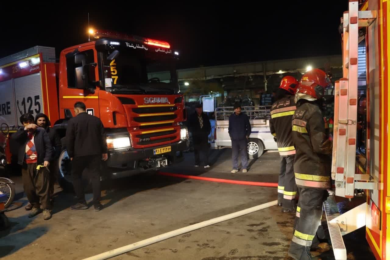 آتشسوزی در میدان میوه و ترهبار اصفهان آتشسوزی در میدان میوه و ترهبار اصفهان