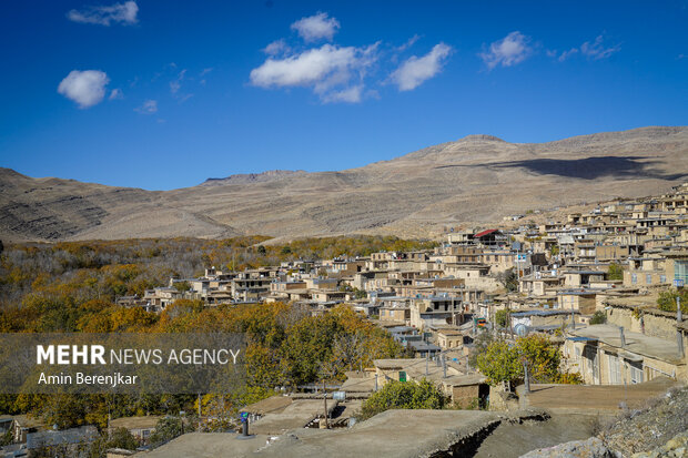 پاییز، لابلای درختان گردوی روستای دشتک