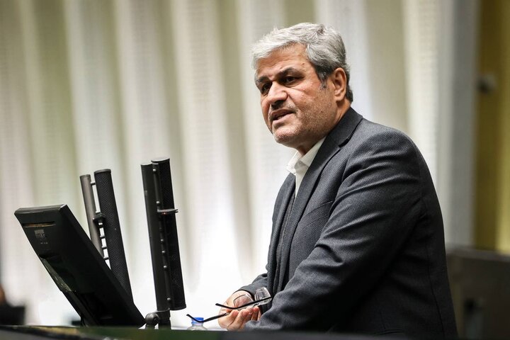 تاجگردون: استیضاح وزیر اقتصاد بازار را متشنج میکند