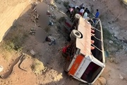 İran'da minibüs uçuruma yuvarlandı: Ölü ve yaralılar var