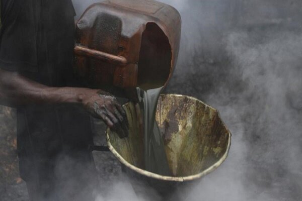 Nijerya'da 1,2 milyon litre çalıntı petrol ele geçirildi Nijerya'da 1,2 milyon litre çalıntı petrol ele geçirildi