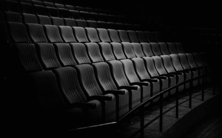 تئاترها یک شب به صحنه نمیروند