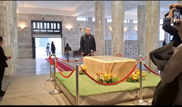 وزیر امور خارجه تاجیکستان از آرامگاه فردوسی بازدید کرد