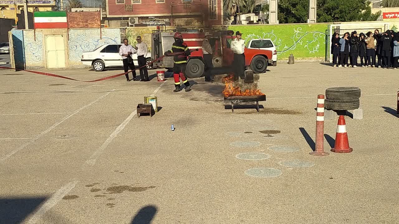 مانور زلزله و ایمنی در مدارس گناوه برگزار شد