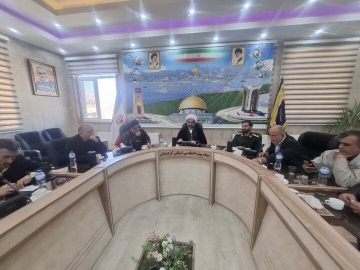 نیروهای انقلابی کردستان مطالبهگر باشند