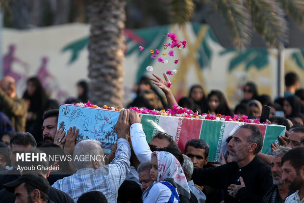 پیکر پاک شهید گمنام ۸ سال دفاع مقدس وارد سیریک شد