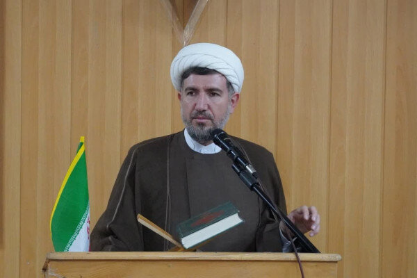 حضرت زهرا(س) مسئولیت دینی را در جامعه در عمل اثبات کرد/الگوی زن مسلمان