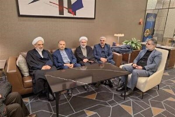 Devrimi Lideri Brosunun Uluslararası işlerdenn sorumlu yardımcı Moskova'da Devrimi Lideri Brosunun Uluslararası işlerdenn sorumlu yardımcı Moskova'da