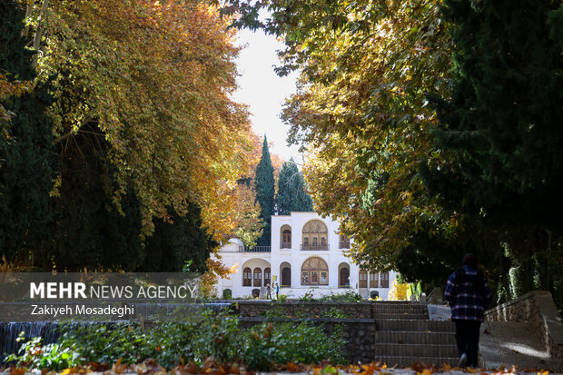 İran'da cennet parçası bir bahçe; Şehzade Mahan