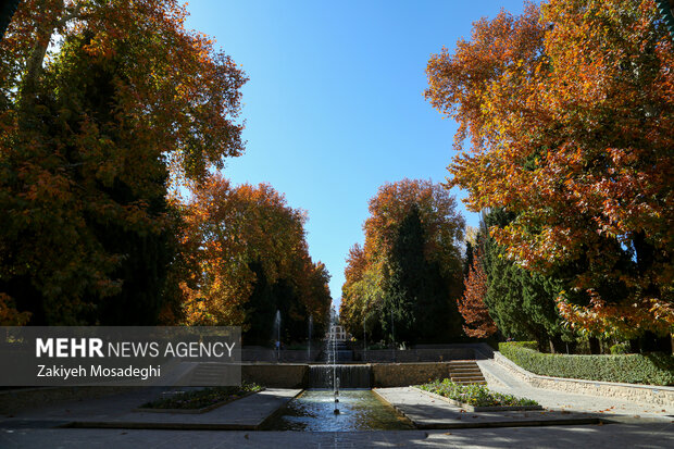 İran'da cennet parçası bir bahçe; Şehzade Mahan