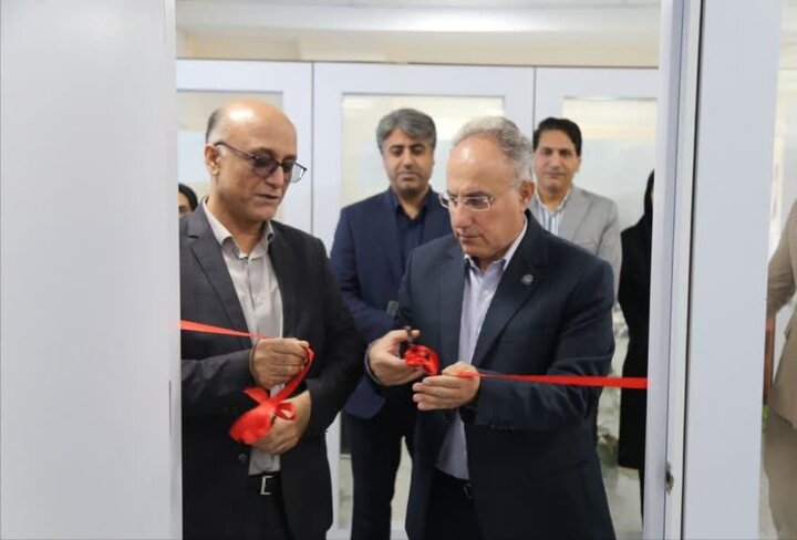 دفتر خوشه گلخانه دیر و دشتی افتتاح شد دفتر خوشه گلخانه دیر و دشتی افتتاح شد