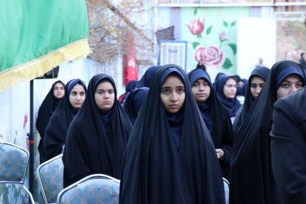 استقبال و بدرقه لالههای فاطمی در مدارس خرمآباد استقبال و بدرقه لالههای فاطمی در مدارس خرمآباد