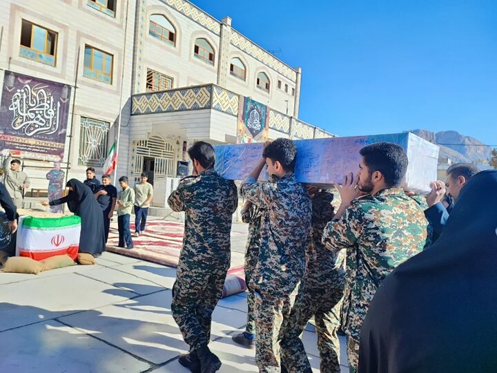 استقبال و بدرقه لالههای فاطمی در مدارس خرمآباد استقبال و بدرقه لالههای فاطمی در مدارس خرمآباد