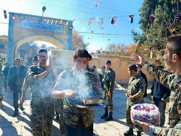 استقبال و بدرقه لالههای فاطمی در مدارس خرمآباد استقبال و بدرقه لالههای فاطمی در مدارس خرمآباد