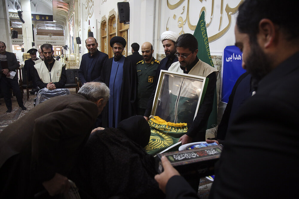 هدای ۹ دستگاه ویلچر برقی توسط آستان قدس رضوی به توانیابان قم