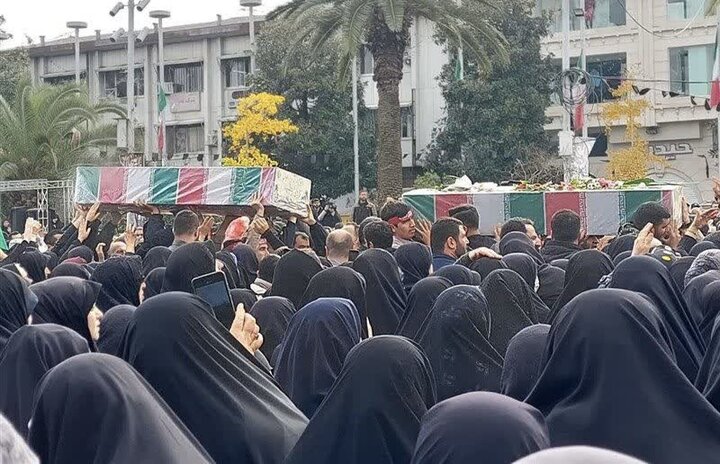 پرواز عاشقانه پیکر ۹ شهید از نسل دیروز و امروز روی بالهای شهر