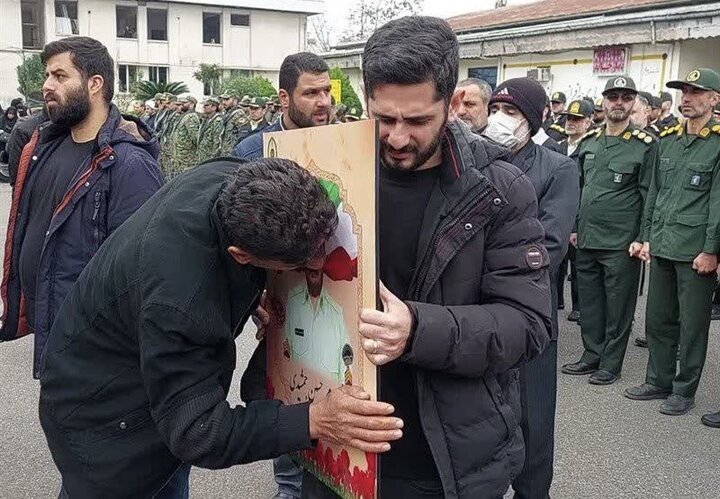 پرواز عاشقانه پیکر ۹ شهید از نسل دیروز و امروز روی بالهای شهر