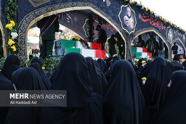 مراسم تشییع پیکر مطهر ۱۰۰ شهید گمنام در تهران