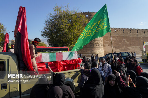 تشییع 12 شهید گمنام هشت سال دفاع مقدس در شیراز