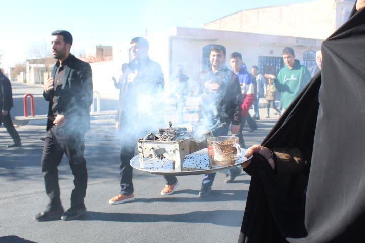 تشییع لالههای فاطمی بر دستان مردم اراک