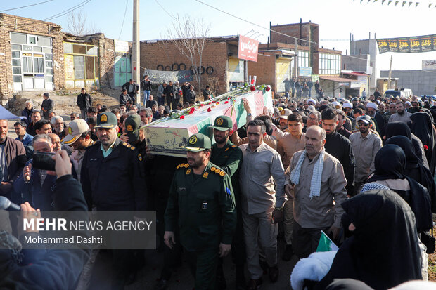 تشییع پیکر مطهر شهید گمنام دفاع مقدس در روستای خلیفه لو