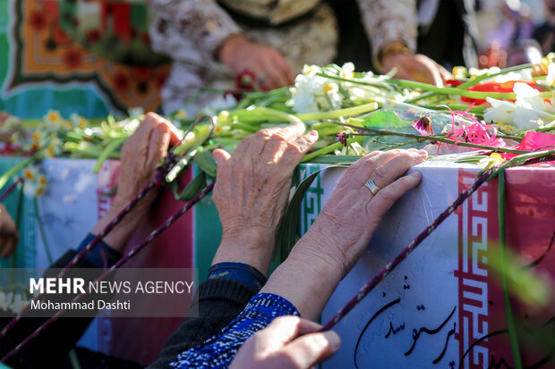 تشییع پیکر مطهر شهید گمنام دفاع مقدس در روستای خلیفه لو