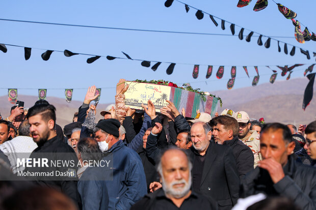 تشییع پیکر مطهر شهید گمنام دفاع مقدس در روستای خلیفه لو