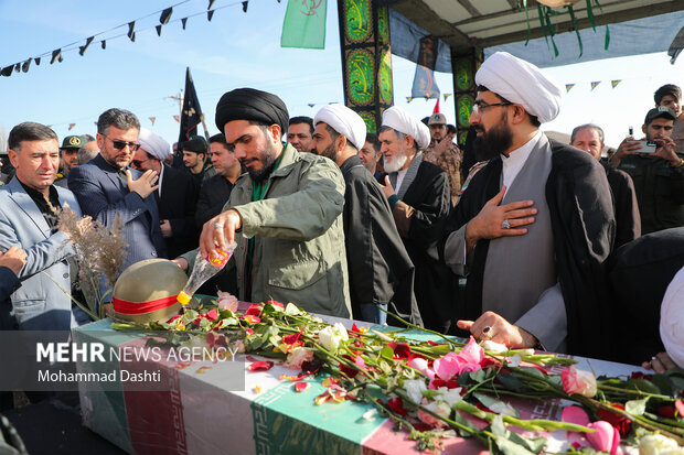 خاکسپاری پیکر مطهر شهید گمنام دفاع مقدس در روستای خلیفه لو شهرستان مشگین شهر استان اردبیل